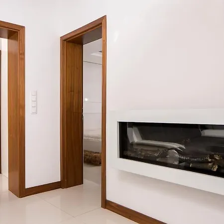 Orangehomes One Bedroom With Fireplace *